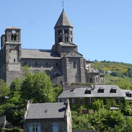 L Oustalou Coquelicot Nectaire De Charme En Auvergne
